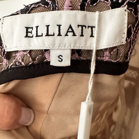 Elliatt Embroidered Floral MIDI Dress - Picture 10 of 11